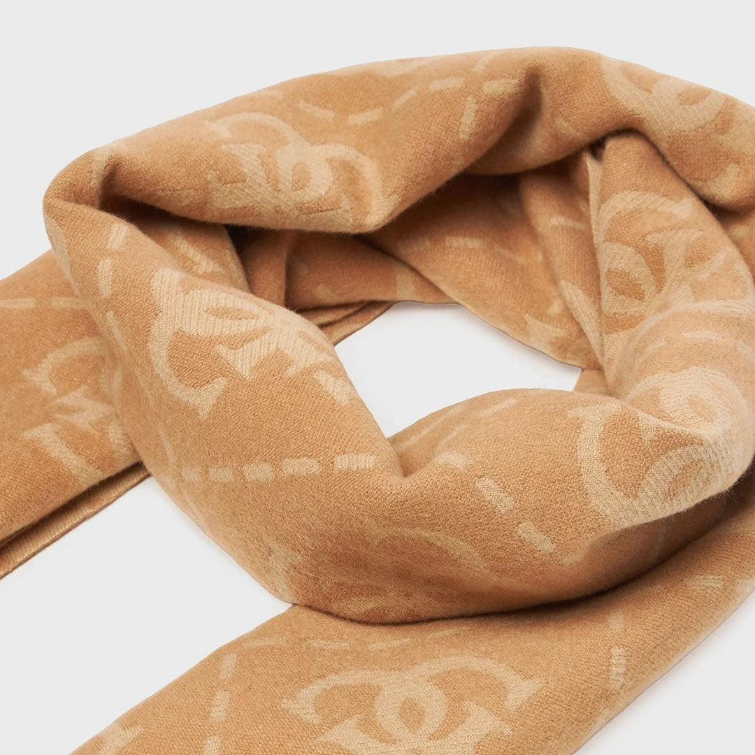 Shallë GUESS 4G LOGO SCARF SWTR