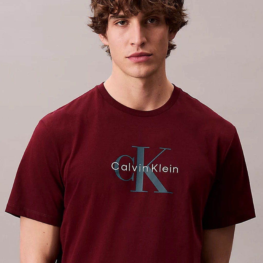 Maicë Calvin Klein SS Hero Monologo Tee 20s