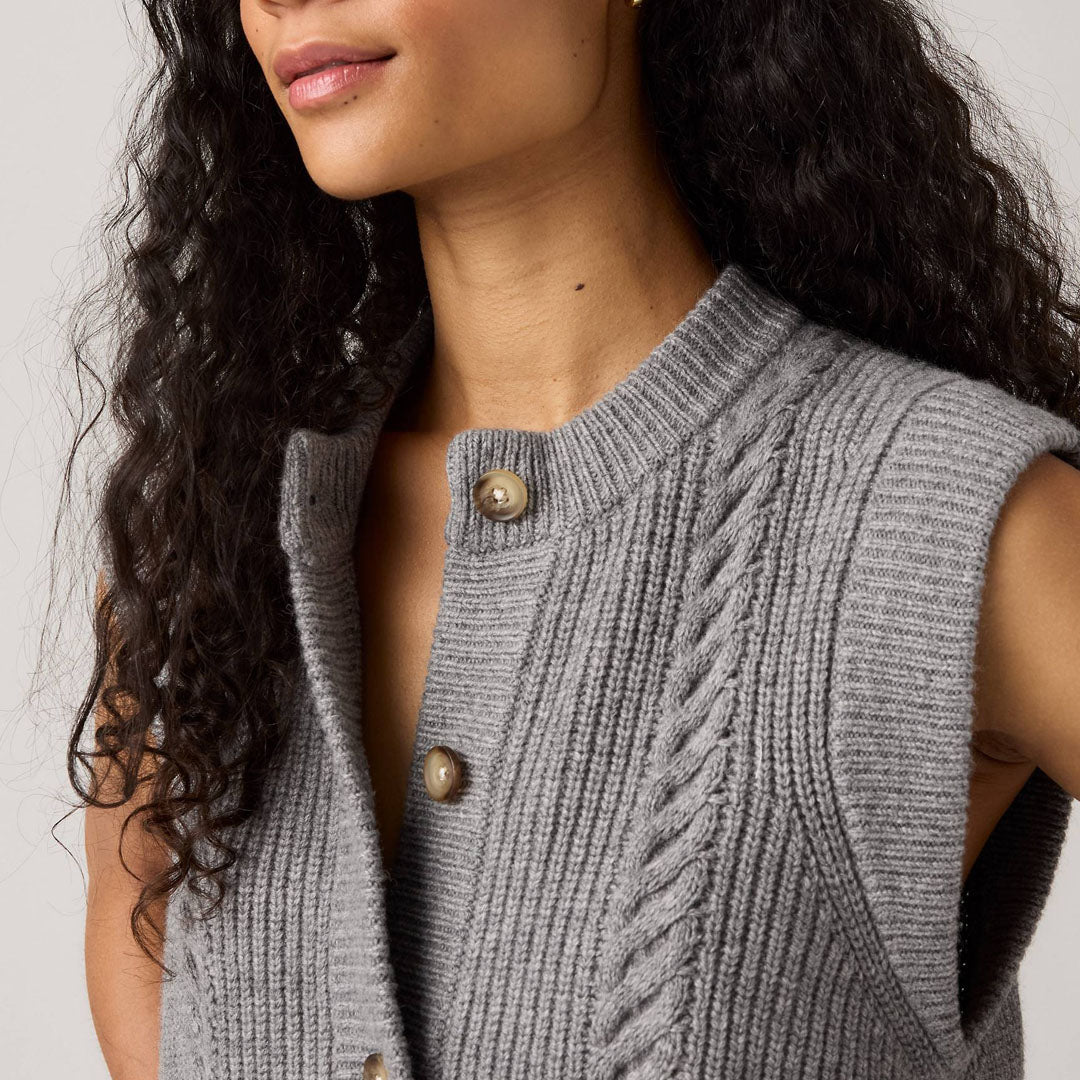 Jelek LEVIS INES CABLE SWEATER VEST MID HEATHER GR