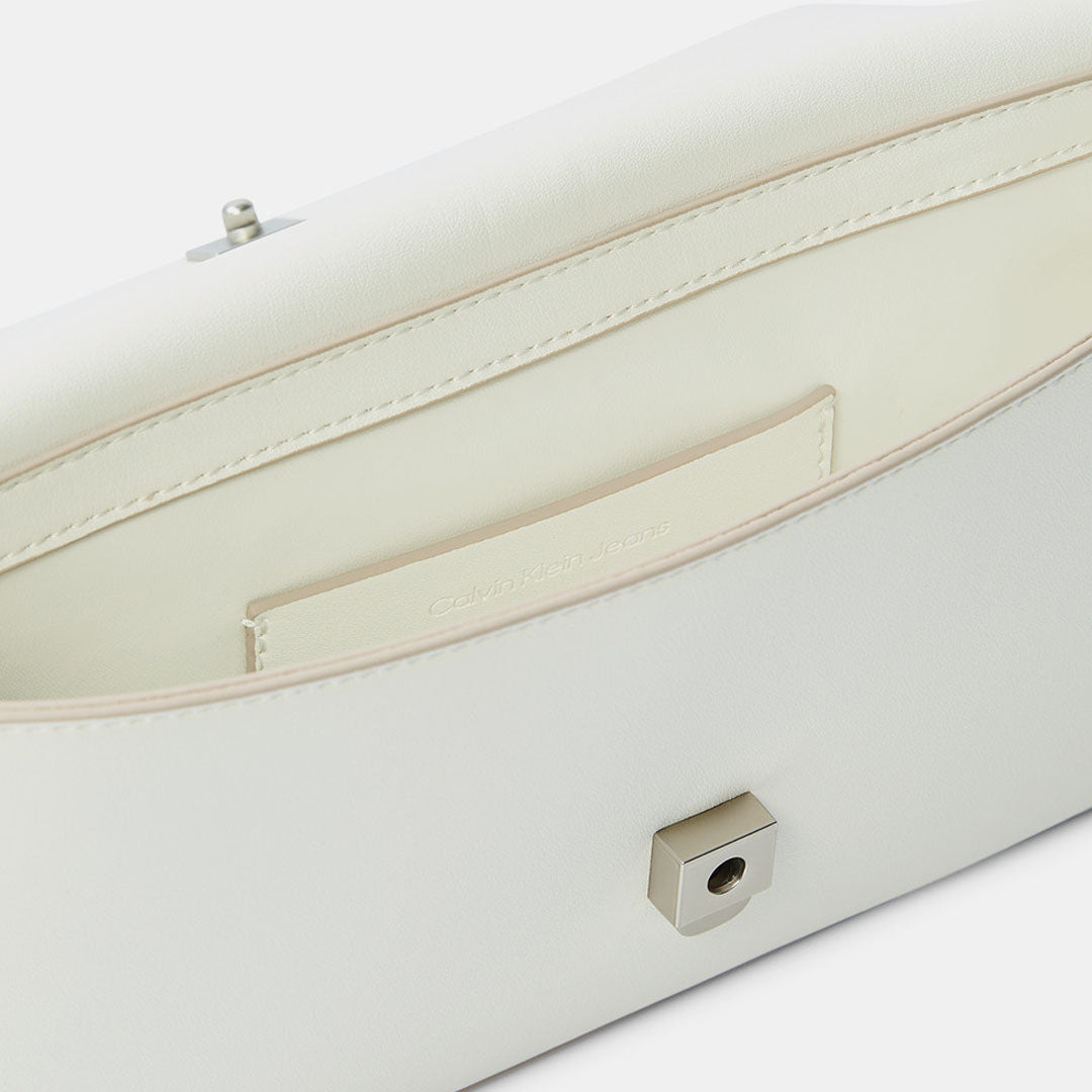 Qantë CALVIN KLEIN SCULPTED FLAP SHOULDER POU