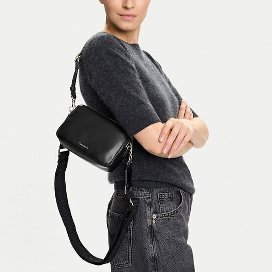 Qantë CALVIN KLEIN WEBBING DOUBLE STRAP CAMER