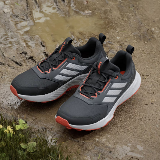 Patikë Adidas JR9136