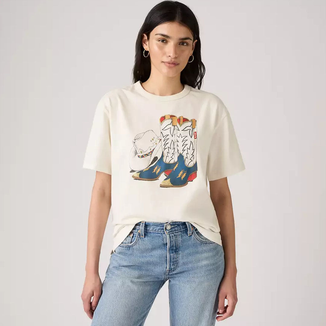 Maicë LEVIS GR TABOR TEE COWBOY BOOT AND HAT EGRET