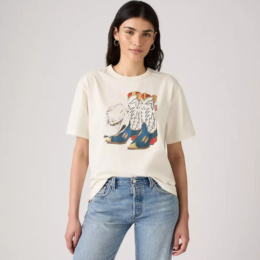 Maicë LEVIS GR TABOR TEE COWBOY BOOT AND HAT EGRET