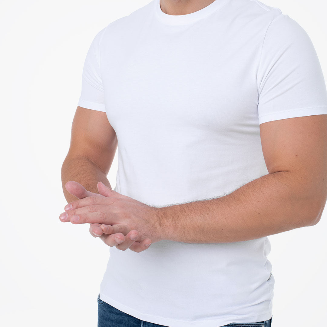 Maicë GUESS JEANS GJ SLIM FIT SINGLE CN TEE