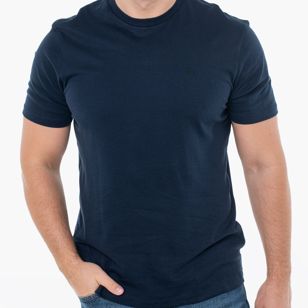 Maicë Calvin Klein SS SUPIMA CHEST EMB CREWNECK TE