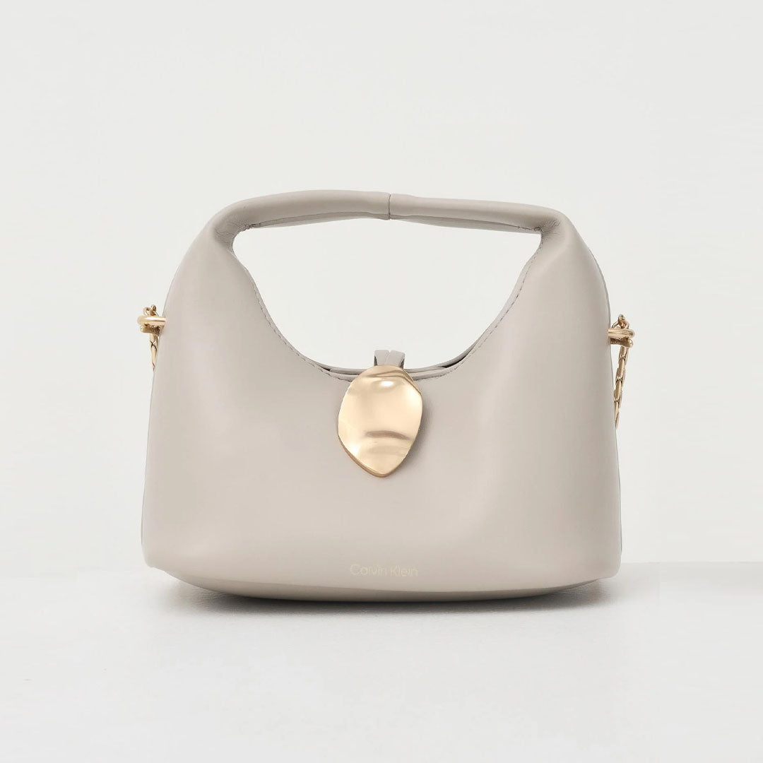 Qantë CALVIN KLEIN STONE LOCK SLOUCHY CROSSBO