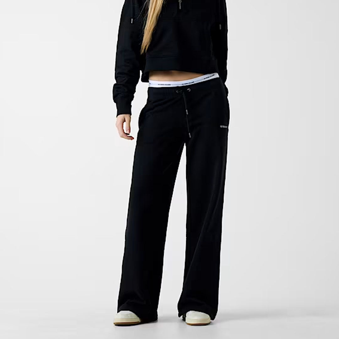 Pantallona GUESS CHLOE RELAXED PANT