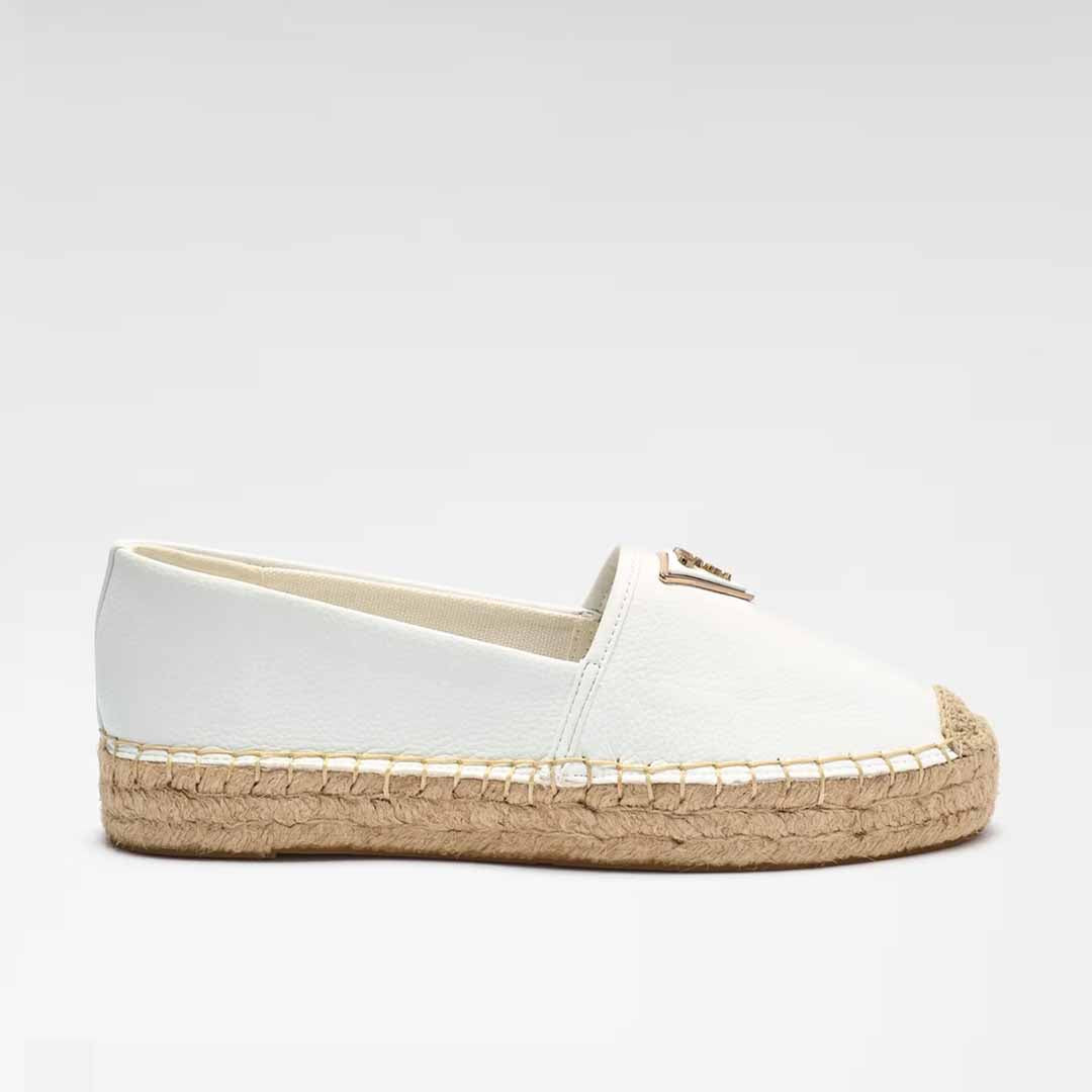 Këpucë Guess