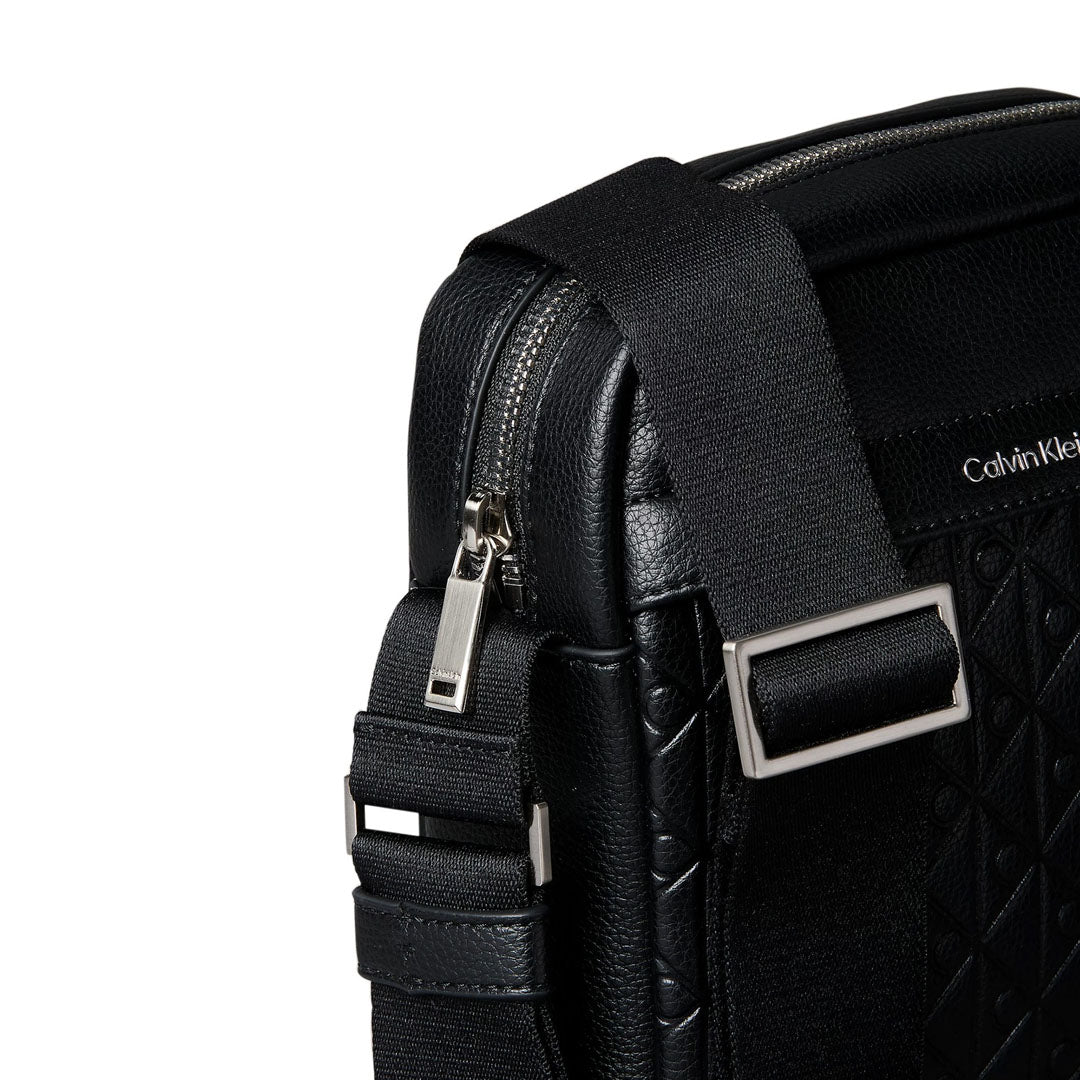 Qantë CALVIN KLEIN EMBLEM EMBOSS REPORTER