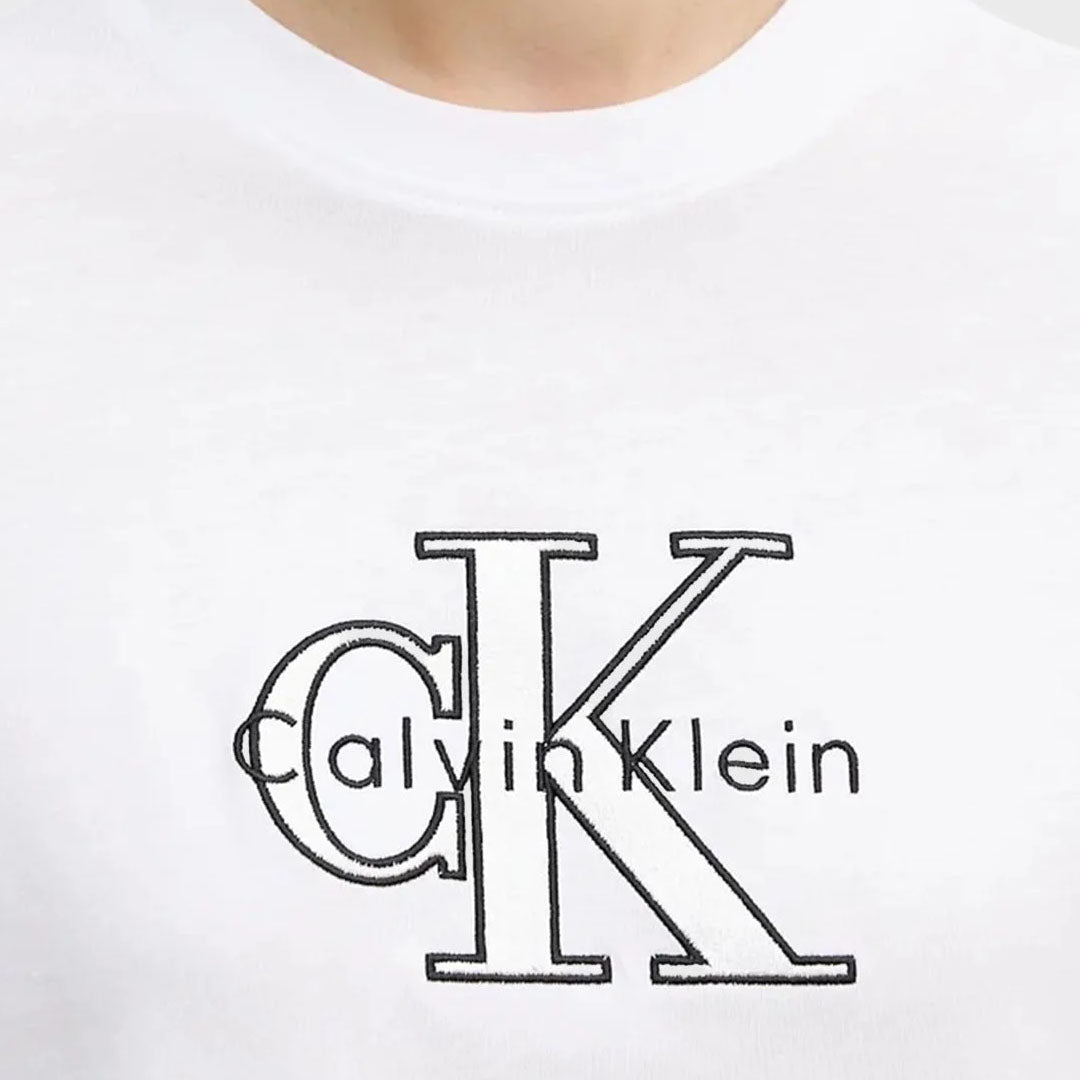 Maicë Calvin Klein SS CLASSIC MONOLOGO METALLIC CN