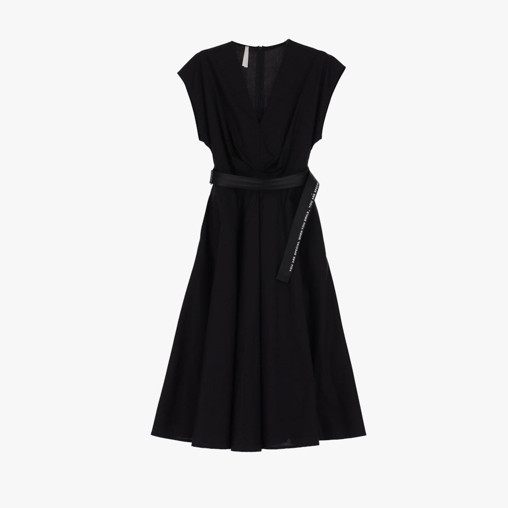 Fustan Imperial ADFQFKU 1900