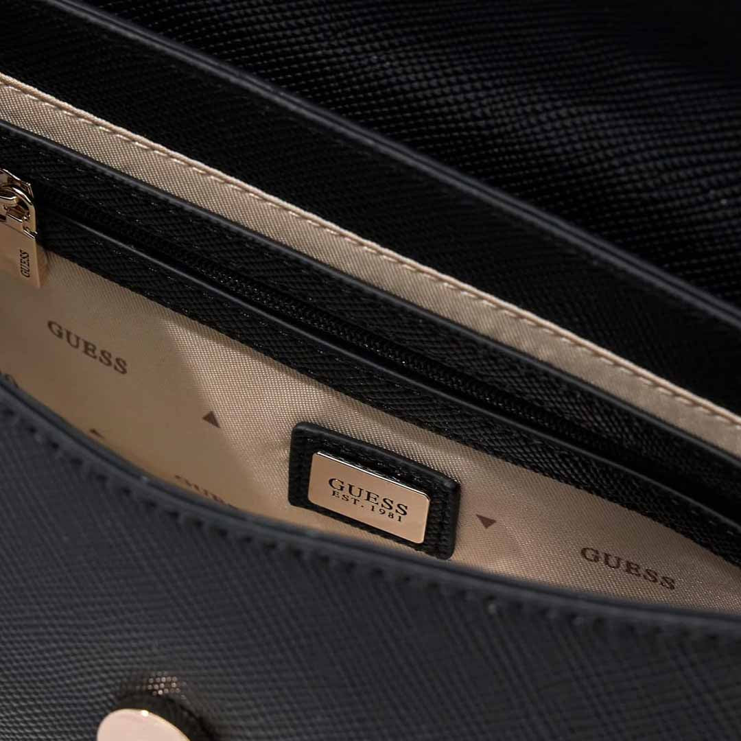 Qantë Guess