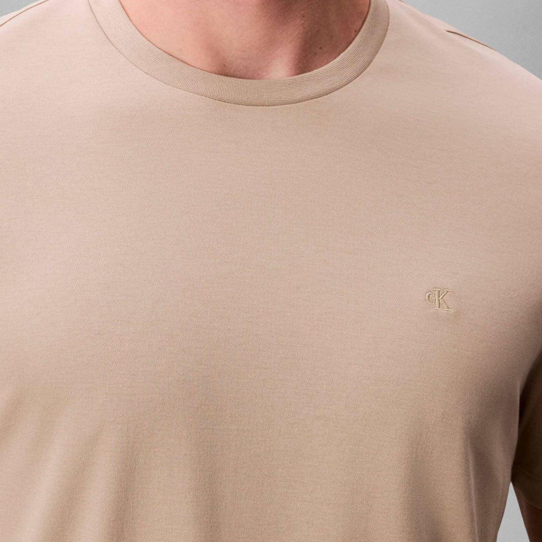 Maicë Calvin Klein SS SUPIMA CHEST EMB CREWNECK TE