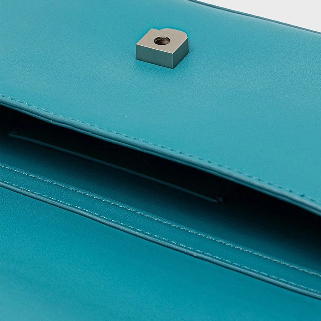 Qantë CALVIN KLEIN SCULPTED FLAP SHOULDER POU