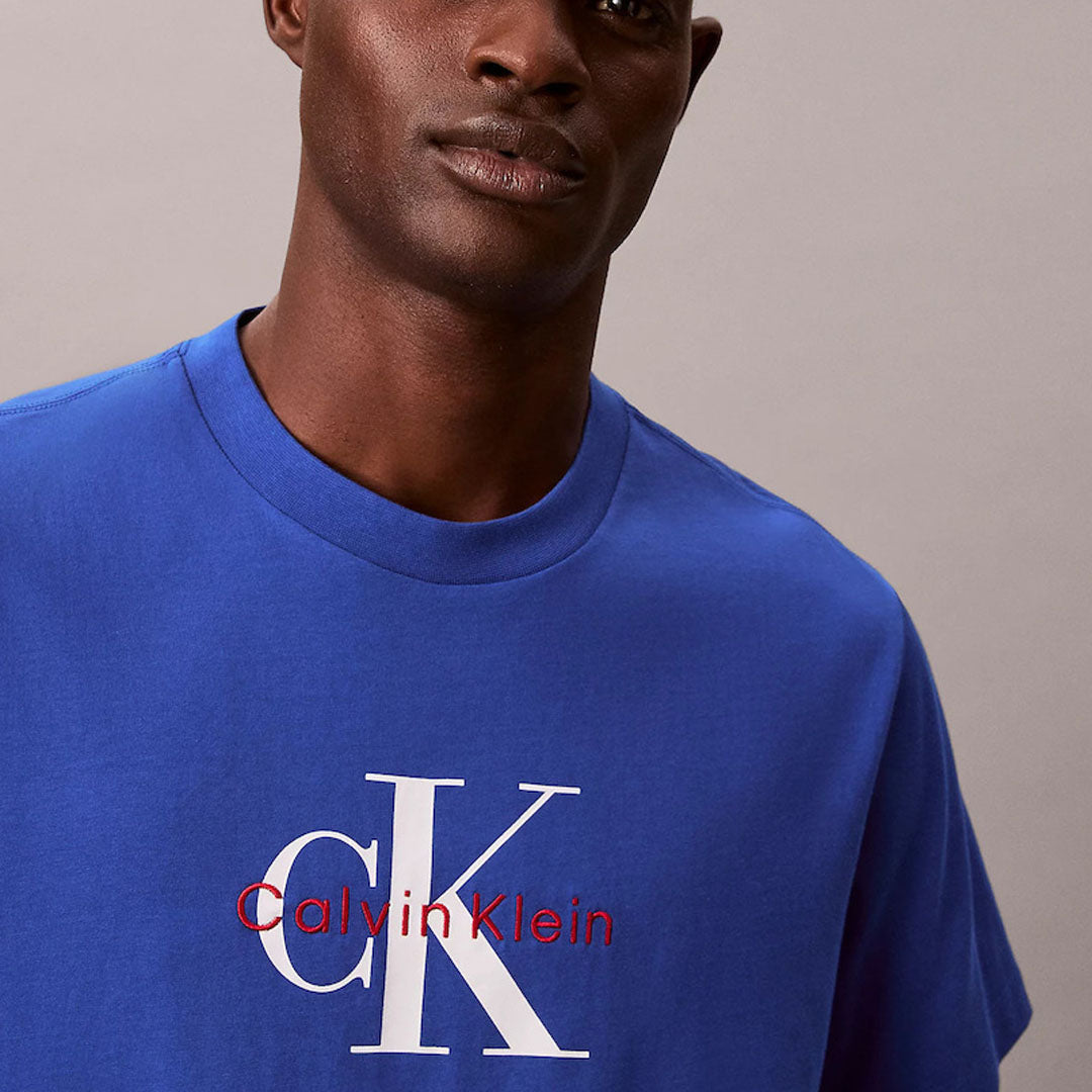 Maicë Calvin Klein SS Hero Monologo Tee 20s