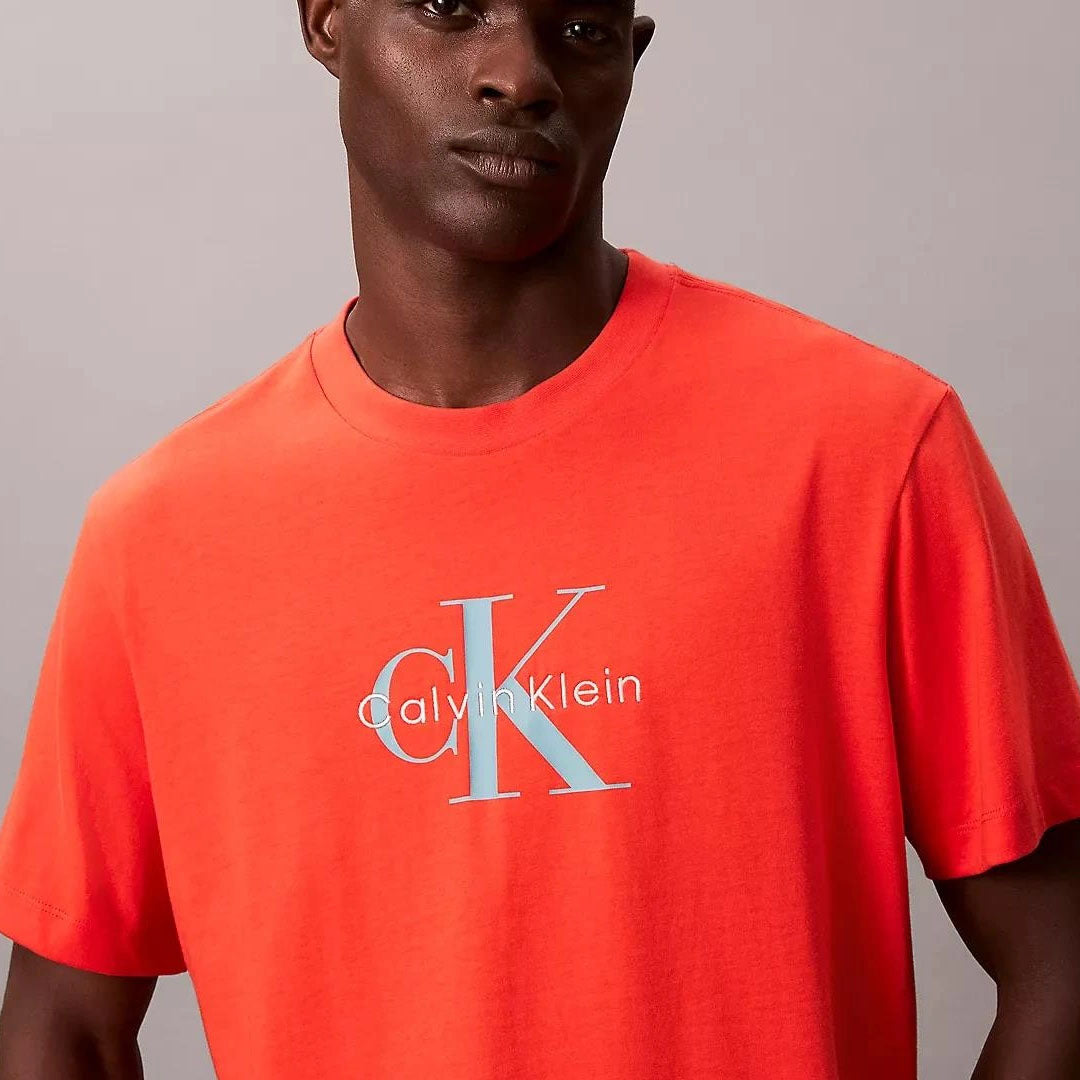 Maicë Calvin Klein SS Hero Monologo Tee 20s