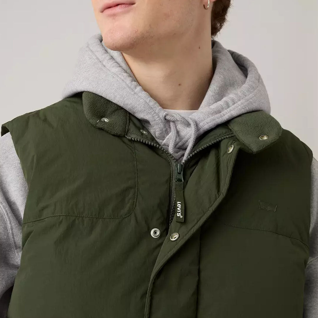 Jelek LEVIS ROCKRIDGE VEST DUFFEL BAG