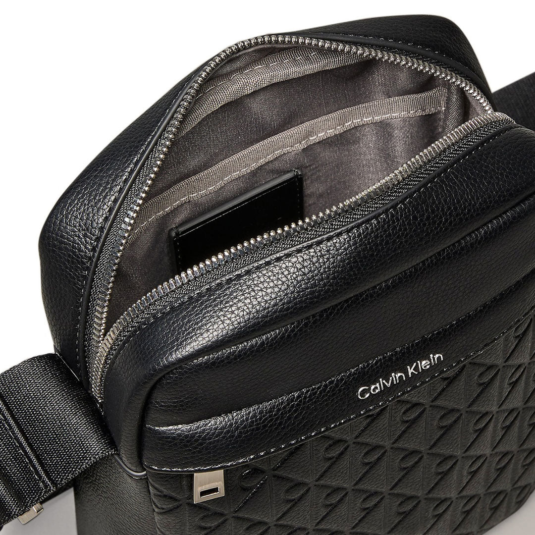 Qantë CALVIN KLEIN EMBLEM EMBOSS REPORTER