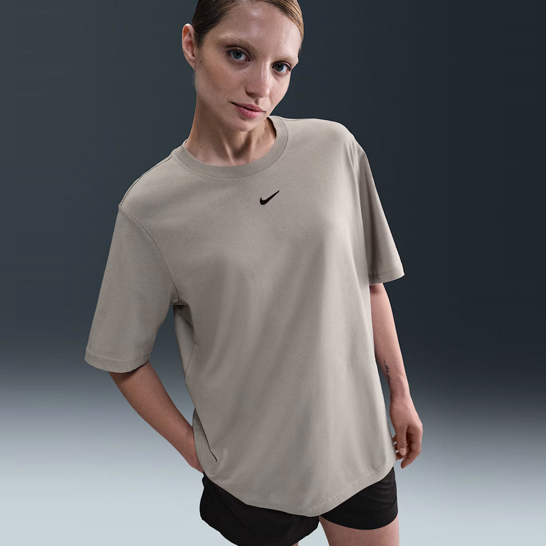 Maicë NIKE W NSW TEE ESSNTL LBR