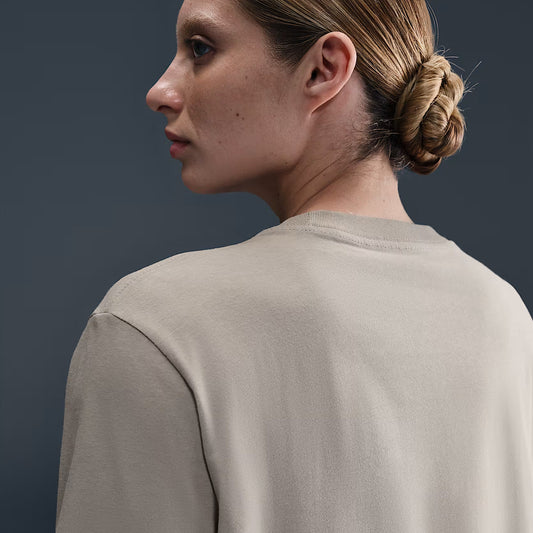 Maicë NIKE W NSW TEE ESSNTL LBR