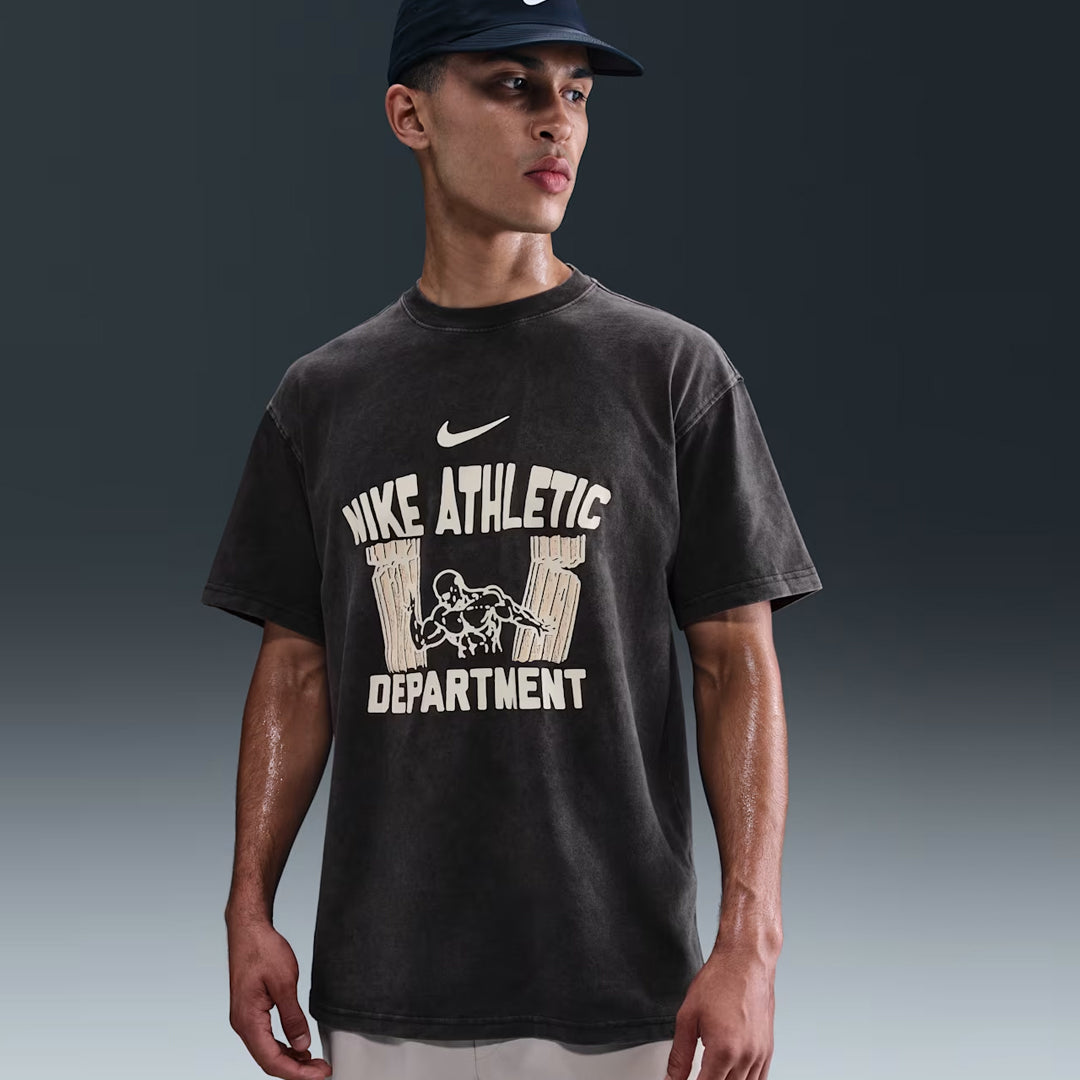 Maicë NIKE M NK TEE M90 GYM HRiTGE HO25