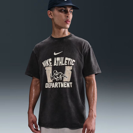 Maicë NIKE M NK TEE M90 GYM HRiTGE HO25