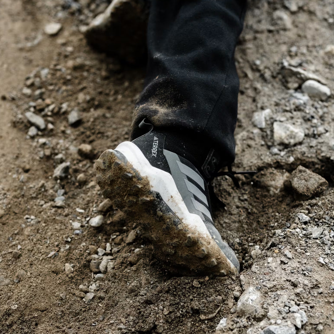 Patikë e thellë Adidas Terrex AX4R MID K