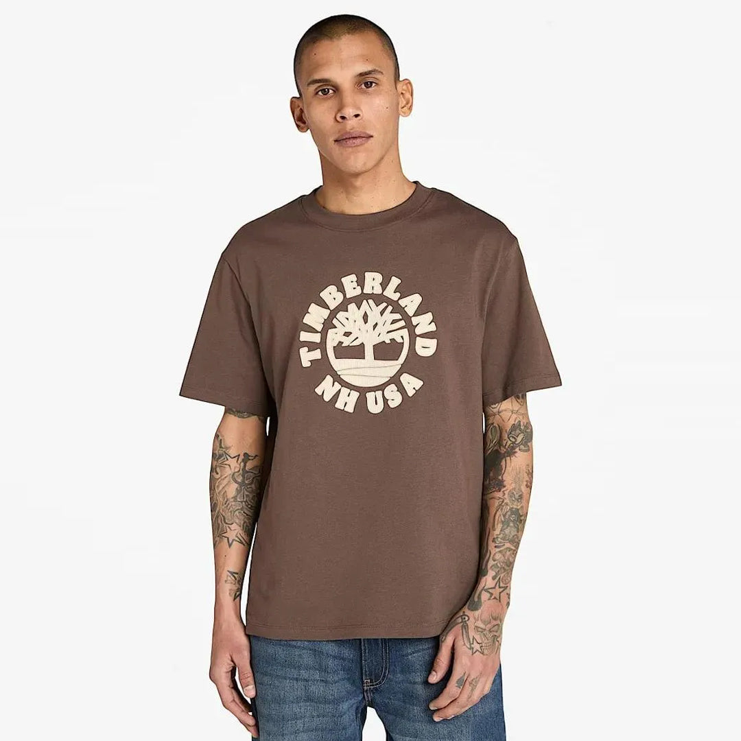 Maicë TIMBERLAND Holiday Front Graphic SS Tee